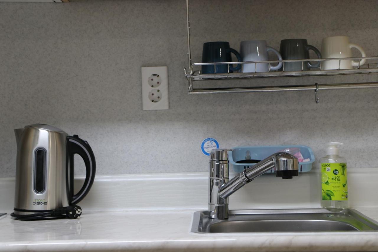 Hongdae Residence - 1Min From Hongik Uni Station Exit #1 سيول المظهر الخارجي الصورة