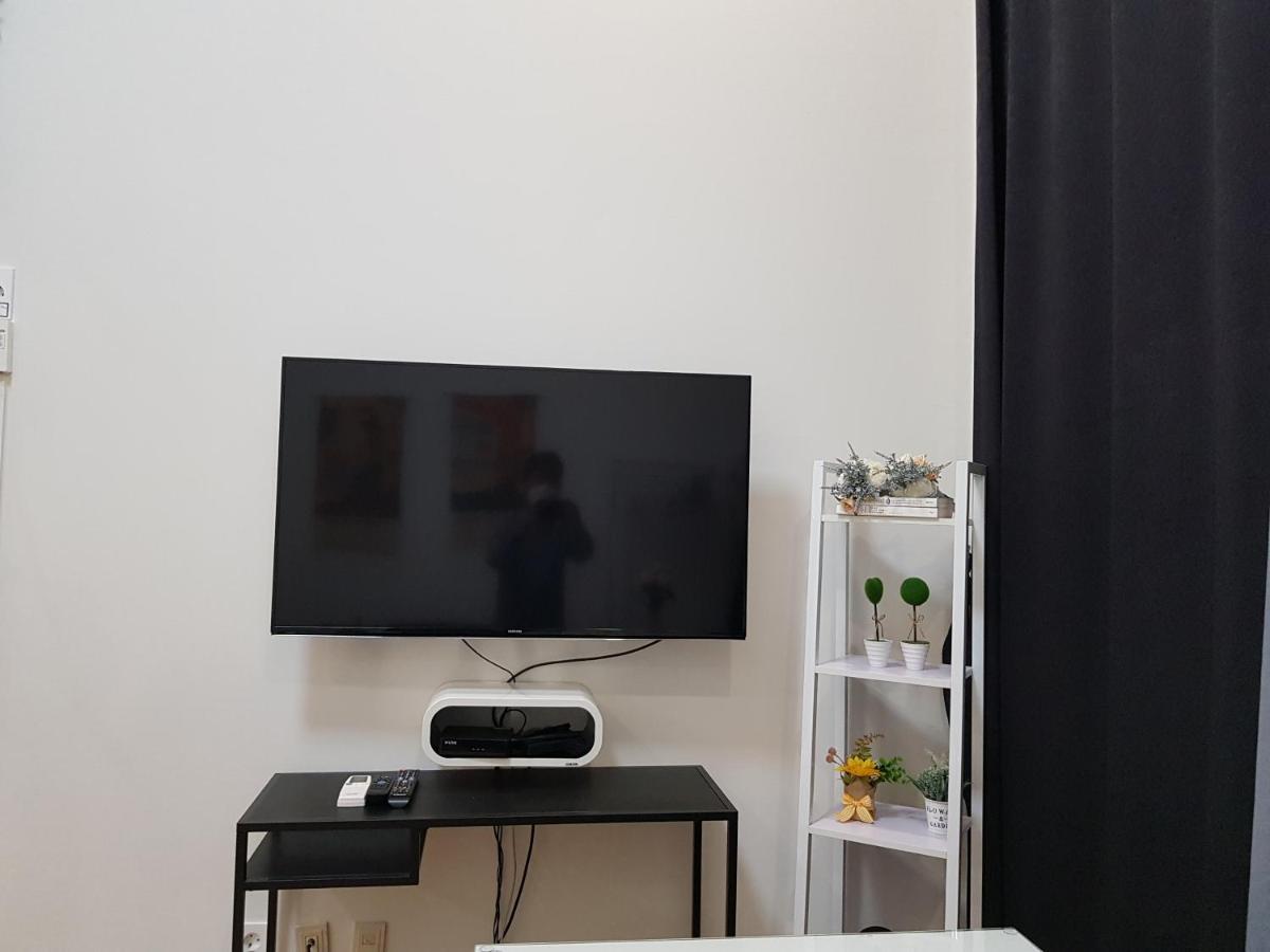 Hongdae Residence - 1Min From Hongik Uni Station Exit #1 سيول المظهر الخارجي الصورة